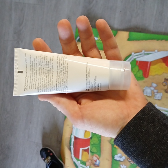 NU skin Ap 24 whitening Fluoride Toothpaste - Picture 2 of 6